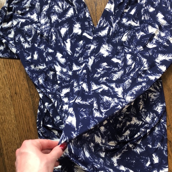 3/$10 Elegant Navy White Hawaiian Leaf Print V-Neck Stretch Draping Maxi Dress - Picture 5 of 7